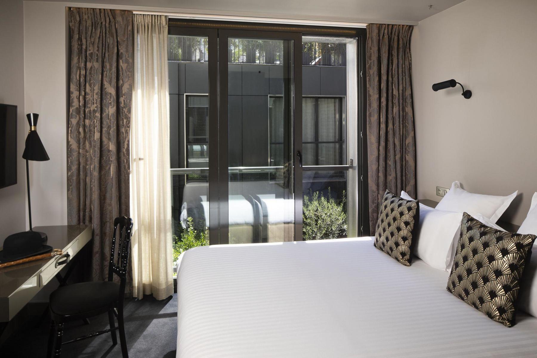 Hotel Eugène En Parigi